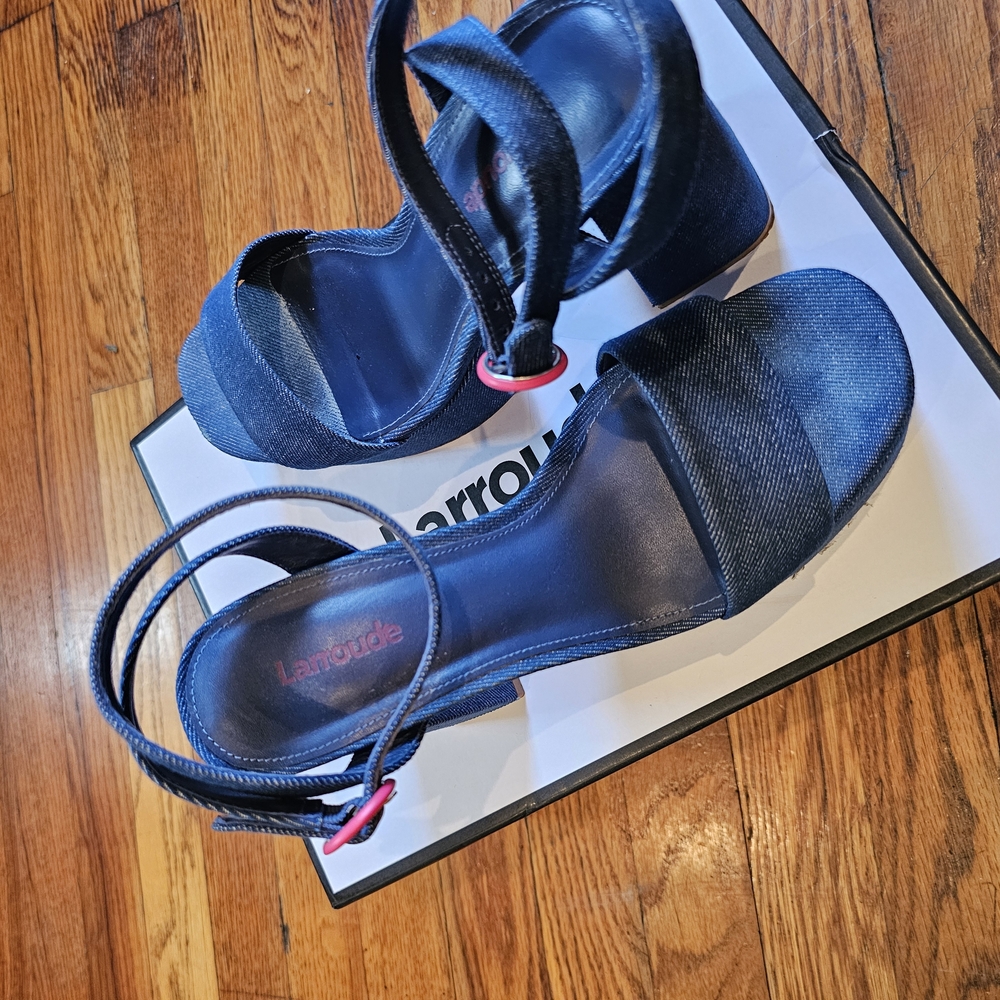 Larroude Black Sandals Elegant and Versatile